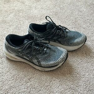 ASICS GT2000 running shoe, Size 8